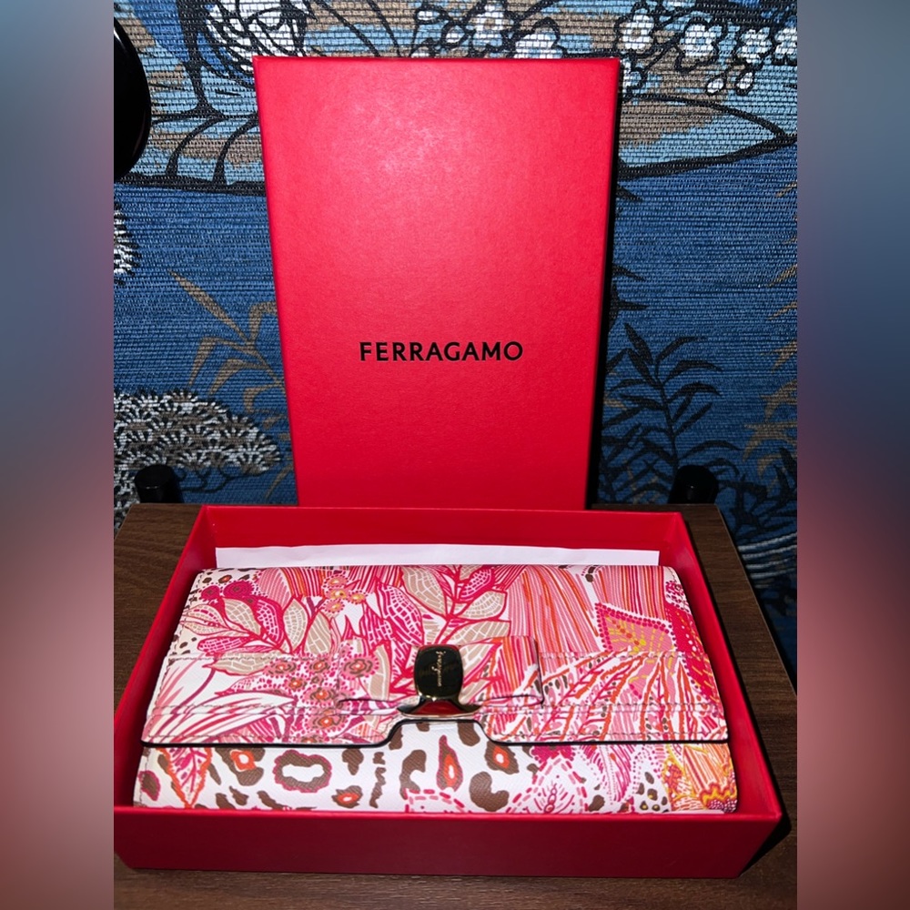 Brand New Limited Edition Ferragamo Vara-bow Leather Wallet
